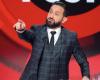 un uomo sottomesso dalla sicurezza dopo aver tentato di lanciarsi contro Cyril Hanouna