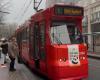 Un tram addobbato a festa celebra il capodanno cinese nei Paesi Bassi